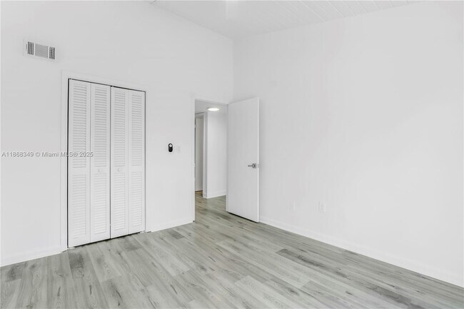 Building Photo - 3827 NE 166th St