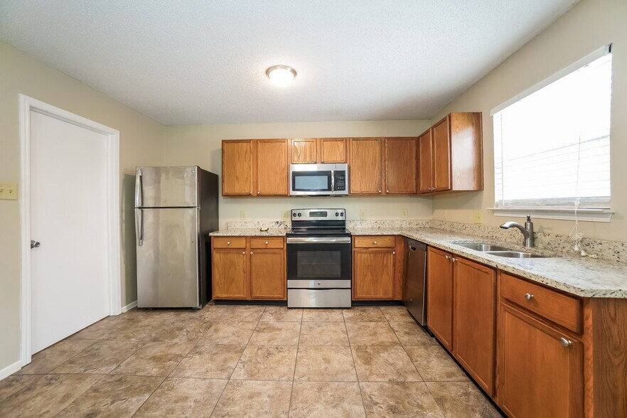 Building Photo - 9033 Southernwood Way