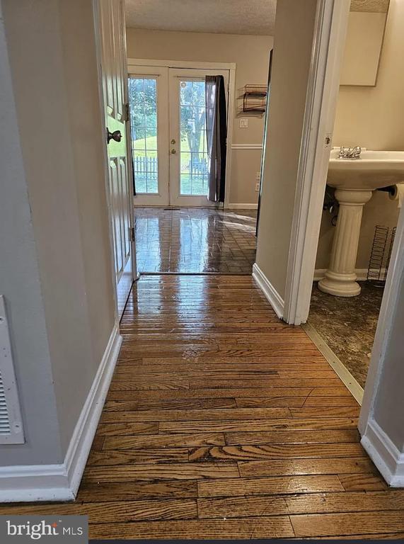 Building Photo - 604 Burlington Ct