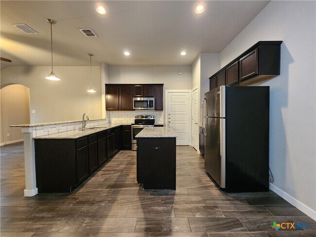 Building Photo - 506 Creekside Frst