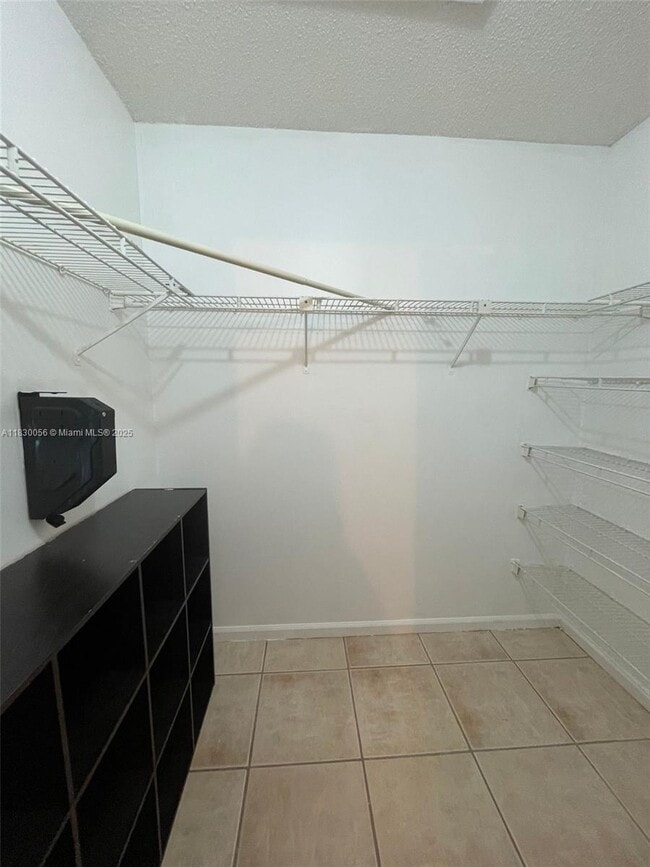 Building Photo - 493 Hardwood Pl