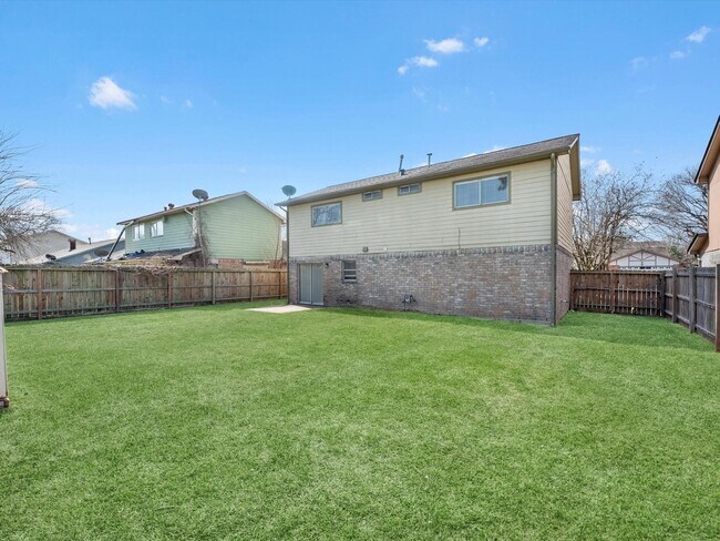 Building Photo - 19918 Bambiwoods Dr