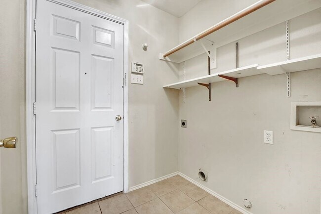 Building Photo - 1708 Windcastle Dr