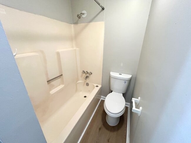 Building Photo - 124 Cottonwood Dr