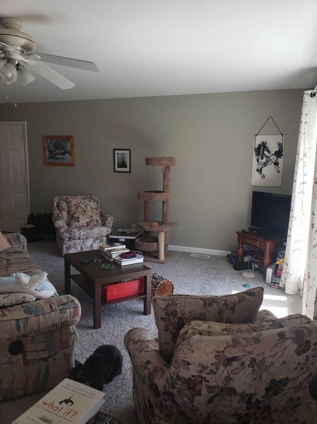 Building Photo - 3bed/1bath in Kenwood neighborhood