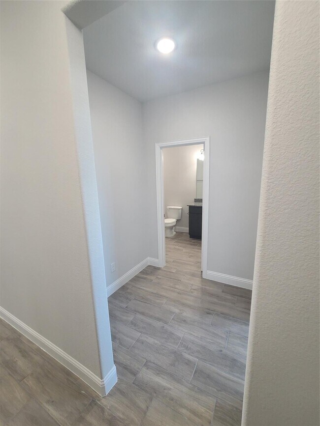 Building Photo - 525 Hillcrest Cir