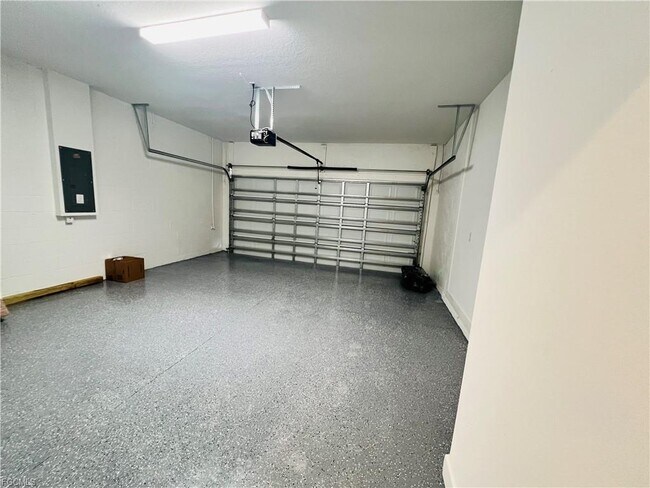 Building Photo - 2718 Helen Cir