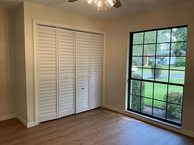 Building Photo - Remodeled 3BR/2BA Home with Pool & Screene...