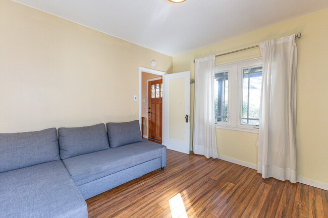 Building Photo - 3418 Greensward Rd