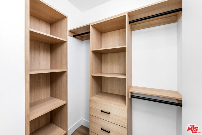 Building Photo - 4333 Dixie Canyon Ave