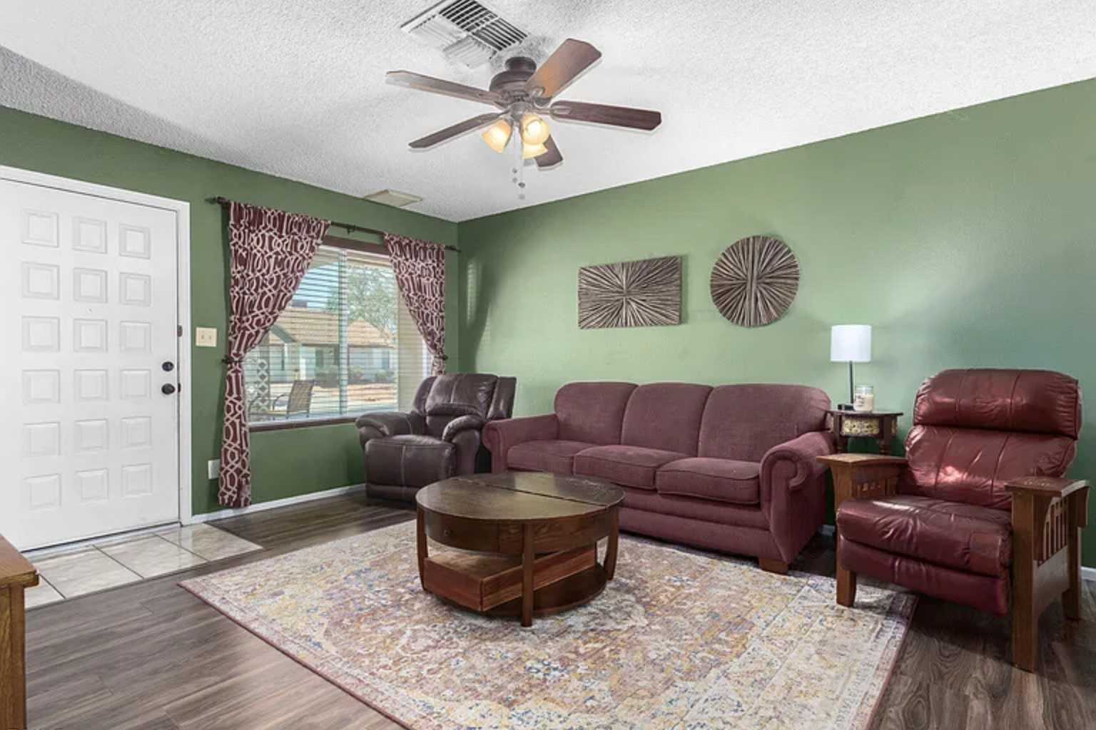 Building Photo - 716 E Hackamore St