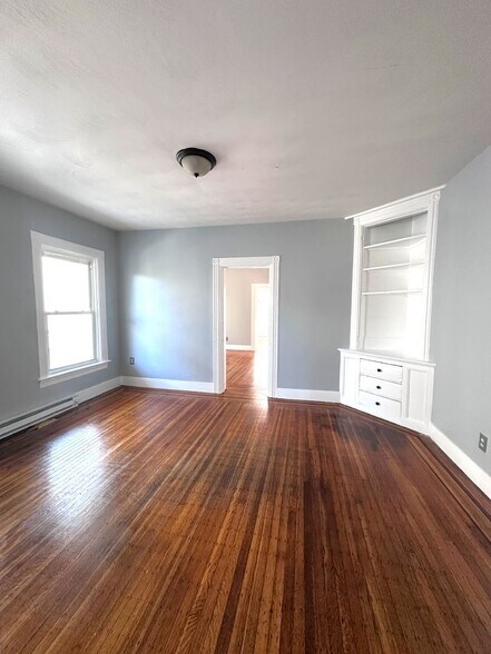 Building Photo - 343 Broadway