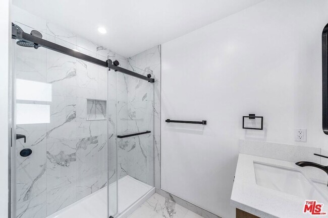 Building Photo - 1258 Mariposa St