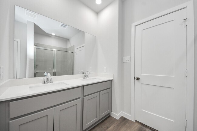 Building Photo - 135 Alset Dr