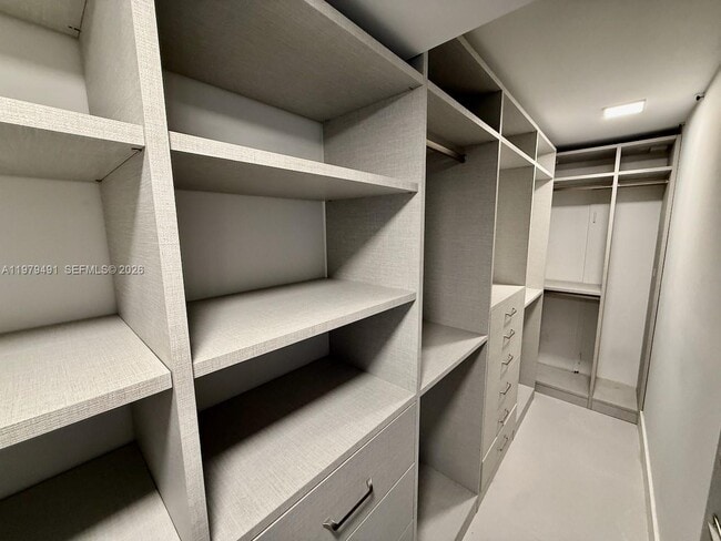 Building Photo - 900 Bay Dr