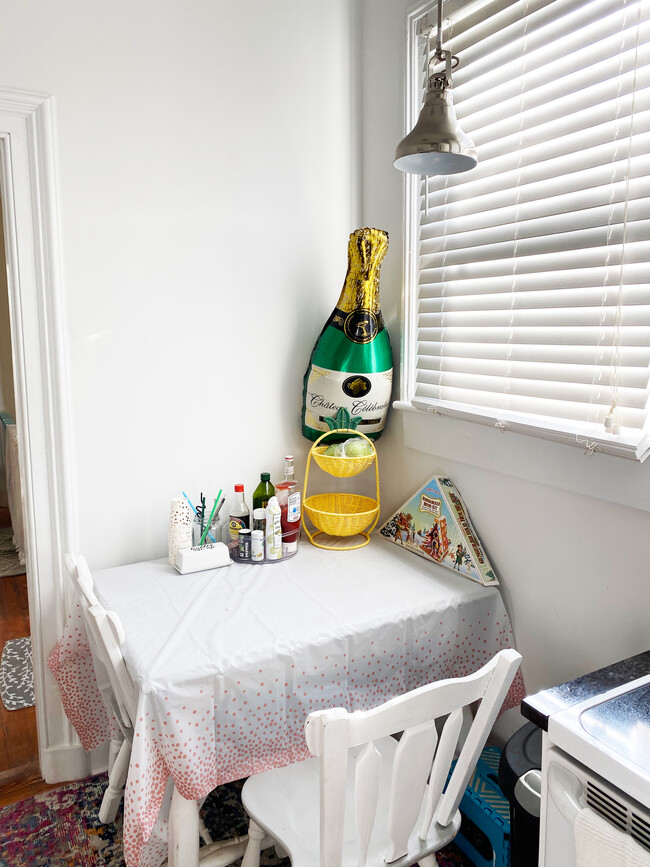 Dining Table Nook - 206 Calhoun St