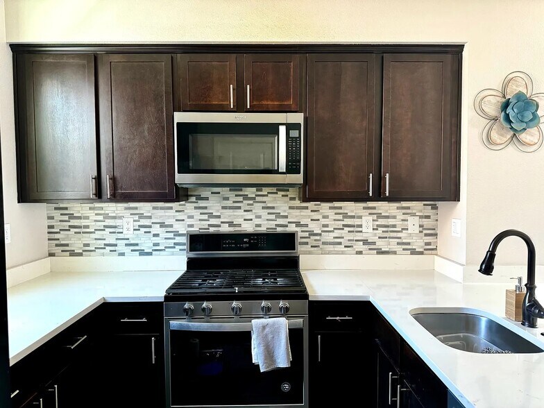 Building Photo - 1438 Cherry Cir