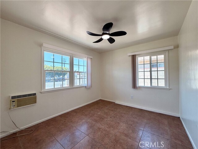 Building Photo - 7536 White Oak Ave