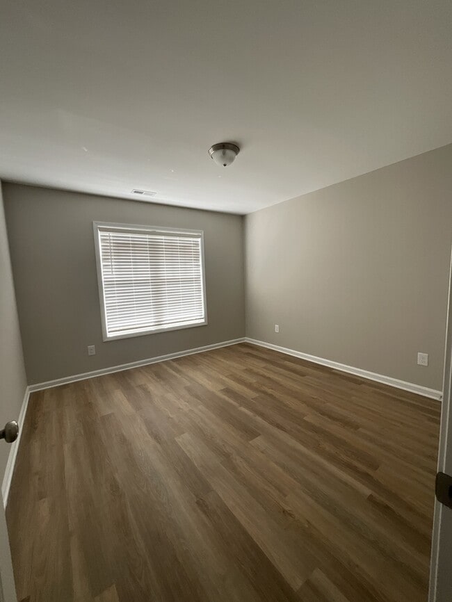 Building Photo - 807 Middleton Rd