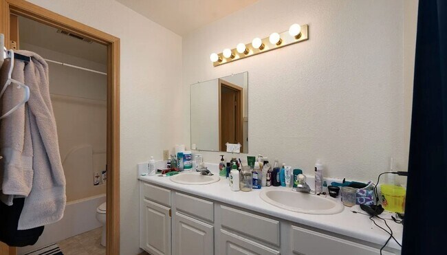 Building Photo - FULLY GUTTED & RENOVATED 4-Bedroom Condo N...