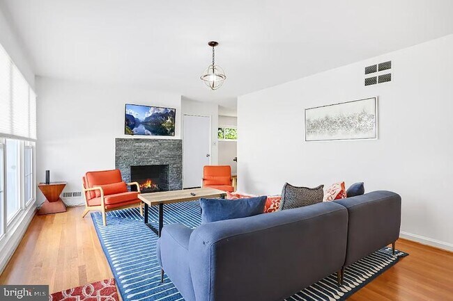 Building Photo - 9724 Admiralty Dr