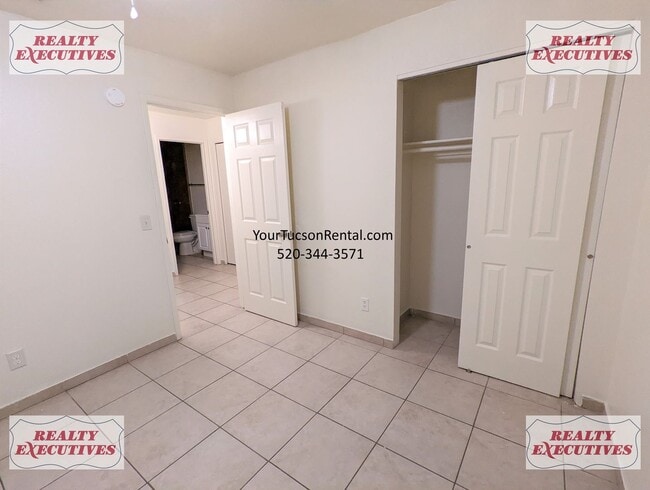 Building Photo - 3/1 with AC and a garage in Midvale Park Near Drexel Rd & Oak Tree Dr