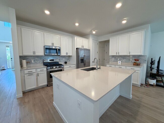 Building Photo - Modern Duplex Near Cherry Creek Trail with Quartz Kitchen, Loft & Low-Maintenance Living