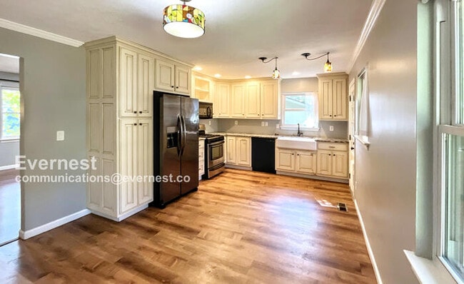 Building Photo - 7823 Huntington Forest Dr