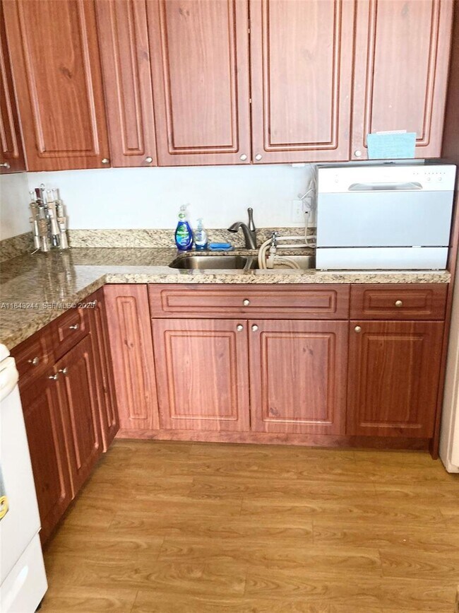 Building Photo - 2101 S Ocean Dr