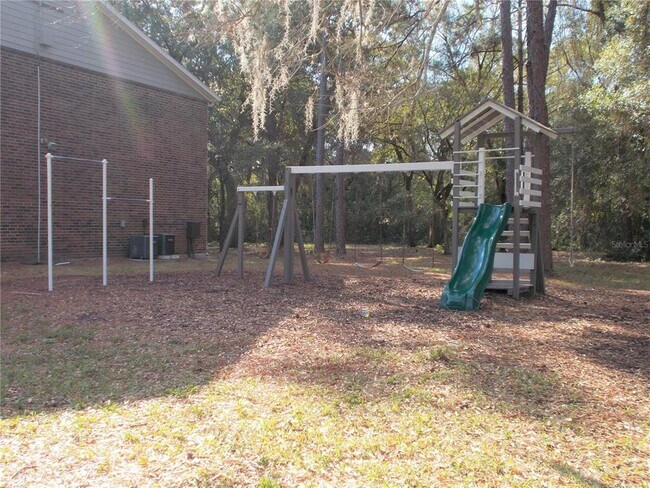 Building Photo - 1400 Gandy Blvd N