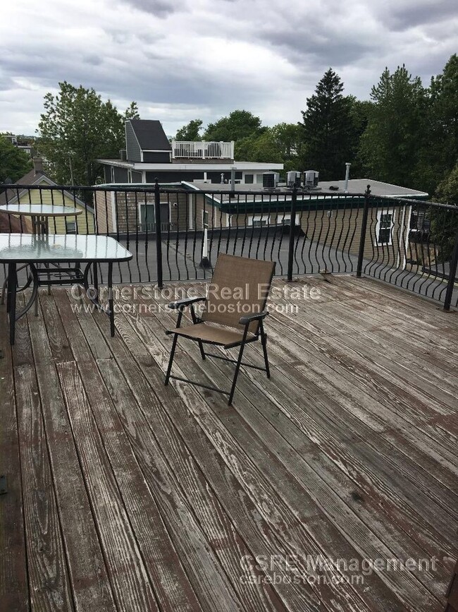 Building Photo - Large 2 bed in Southie