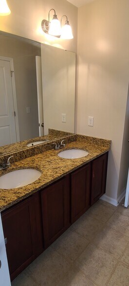 Building Photo - 327 Flyway Rd