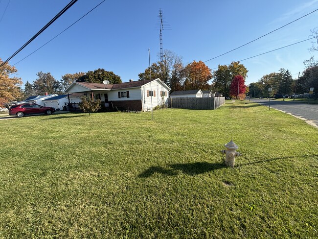 Building Photo - Columbine Ave