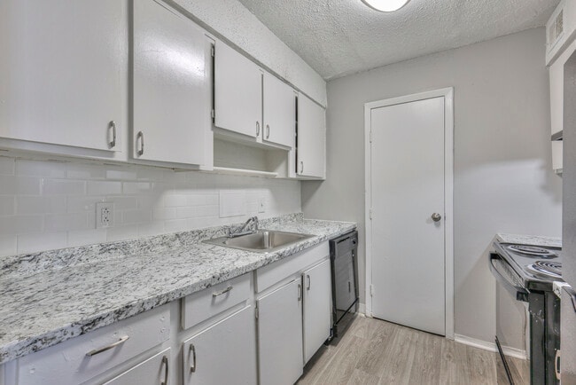 Building Photo - 4646 Nolensville Pk
