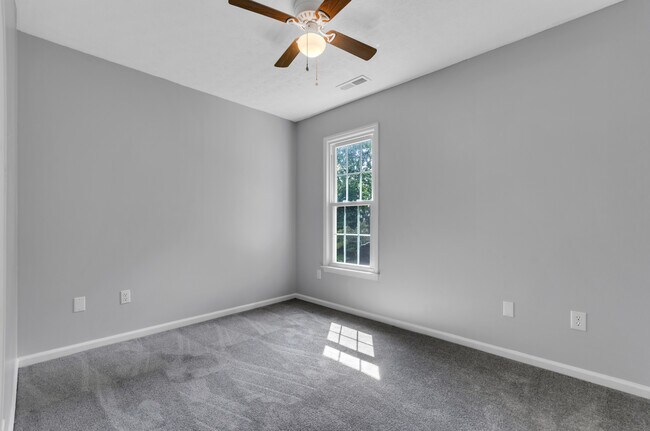 Building Photo - 517 Laurel Tree Ln