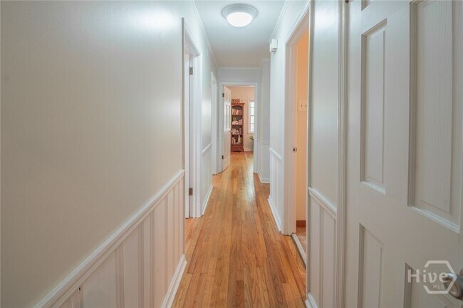 Building Photo - 180 Sherwood Dr