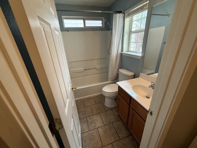 Building Photo - Well Maintained One-Story in Westchase | No Carpet + New Pergola + Prime Location