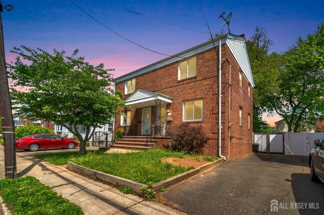 Building Photo - 1355 Hamilton St