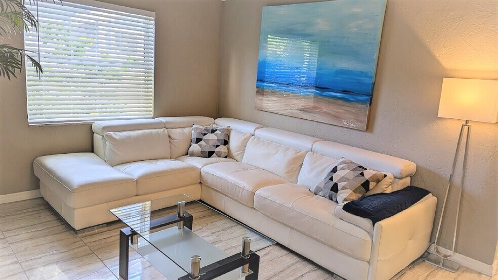 living room with new furnishings - 496 28th Ave N