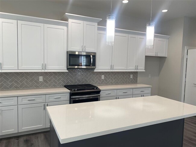 Building Photo - 3344 Pinemont Dr