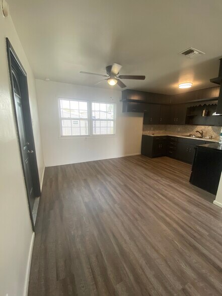 Building Photo - 1210 46th Pl