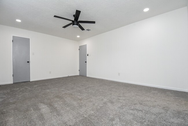 Building Photo - 15814 Winding Moss Dr