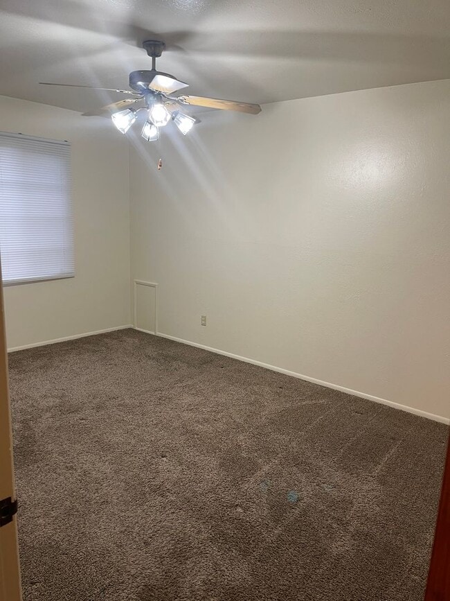 Building Photo - Charming 2-Bedroom Home