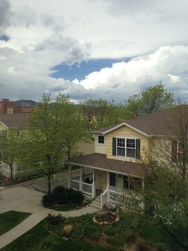 Building Photo - 3B/2.5B Boulder Townhome Close to Campus Available 8/1