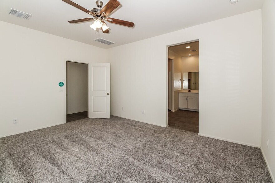 Building Photo - 13146 N Grayson Dr
