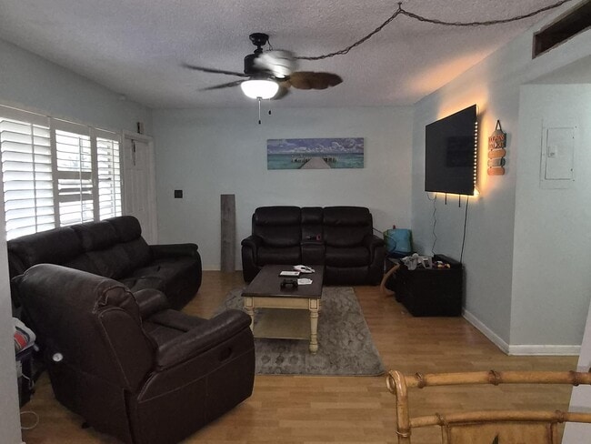 Building Photo - 100 Royal Palm Way