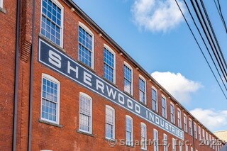 Building Photo - 10 Main St