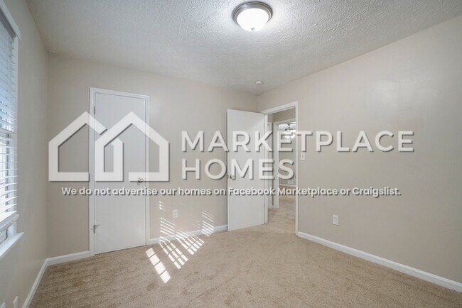 Building Photo - 1051 Scott Rd