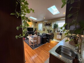 Building Photo - Stunning 2 Bed Right in Davis Square! Avai...