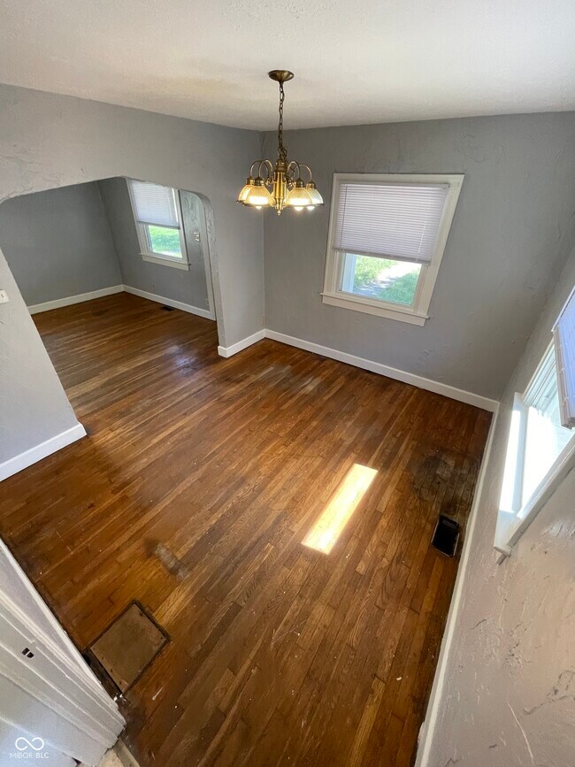 Building Photo - 822 N Emerson Ave